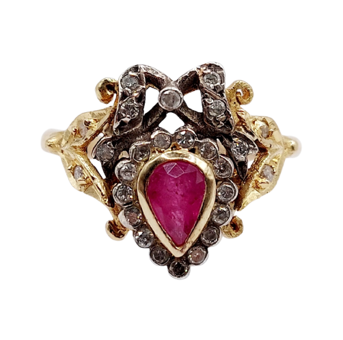 Antique duchess ring in 18K gold, silver, rubies and diamonds 