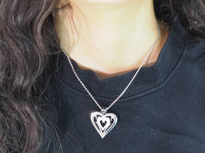 Collier Collier cœur en or blanc 18k et diamants 58 Facettes 33084