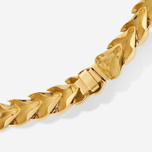 tiffany-co.-18k-yellow-gold-leaf-necklace-1998-close-up-scaled-1400x1400.jpg
