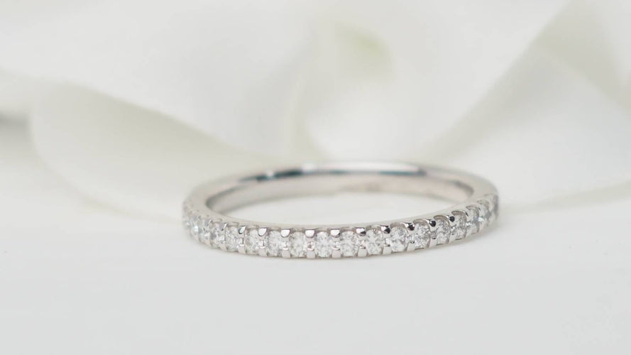 Bague 50 Demi-alliance - Bague en or blanc et diamants 0,25 ct 58 Facettes 32245