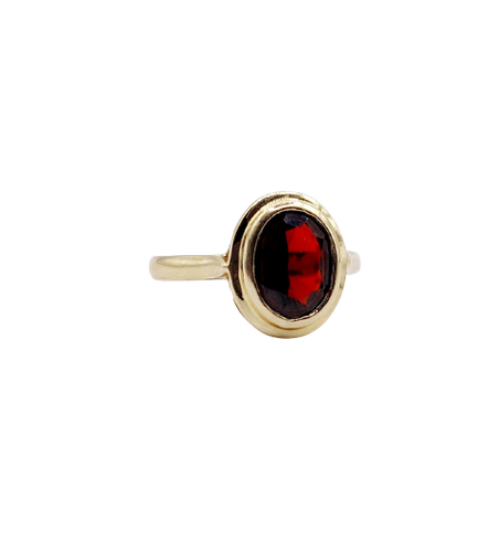 Vintage 14k gold ring with bezel-set garnet 