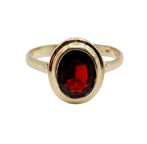 Vintage 14k gold ring with bezel-set garnet 