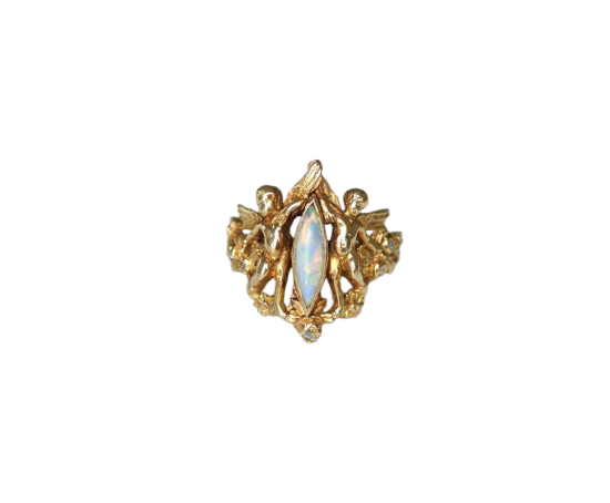 Antique ring with angels in yellow gold, opal and diamonds 