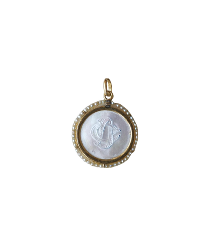 Antique medal - Angel pendant in yellow gold, mother-of-pearl and seed pearls 