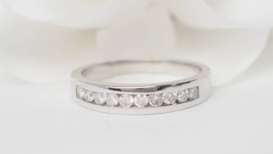 Bague 54.5 Demi-alliance - Bague en or blanc et diamants 58 Facettes 20333