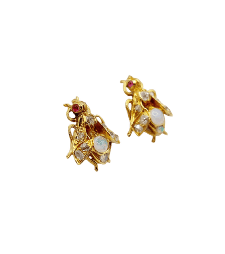 Boucles d'oreilles Puces d'oreilles victoriennes abeilles en or 18k, diamants, opales et rubis 58 Facettes A07389