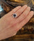 Bague 55 Bague marguerite en or blanc, saphir et diamants 58 Facettes 614