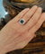 Bague 55 Bague marguerite en or blanc, saphir et diamants 58 Facettes 614