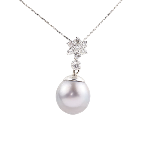 White gold necklace with saltwater pearl and diamonds 