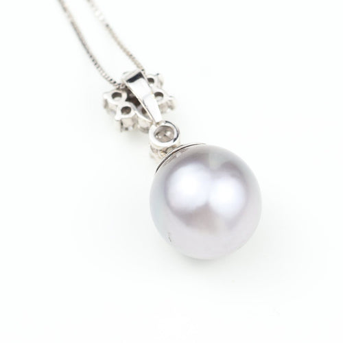 Collier Collier en or blanc avec perle d’eau salée et diamants 58 Facettes D-66612
