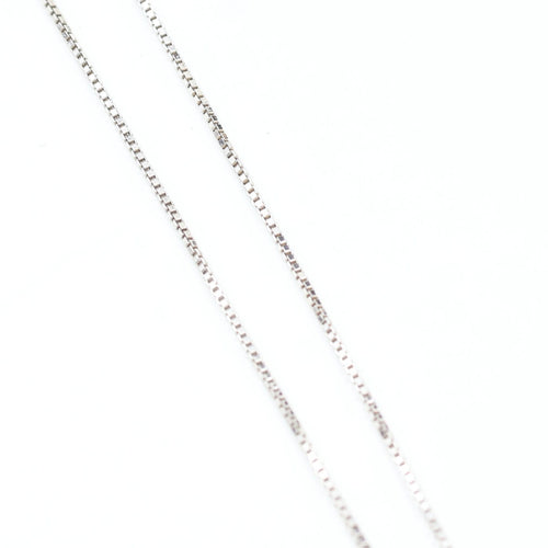 Collier Collier en or blanc avec perle d’eau salée et diamants 58 Facettes D-66612