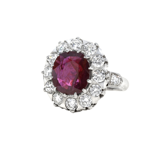 Anillo de oro blanco, rubíes y diamantes 