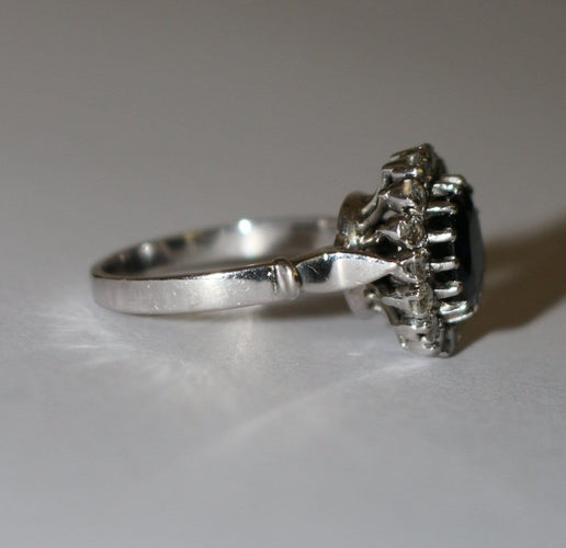 Bague 55.5 Bague marguerite en or blanc, saphir et diamants 58 Facettes 613
