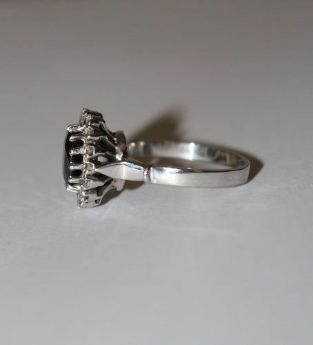 Bague 55.5 Bague marguerite en or blanc, saphir et diamants 58 Facettes 613