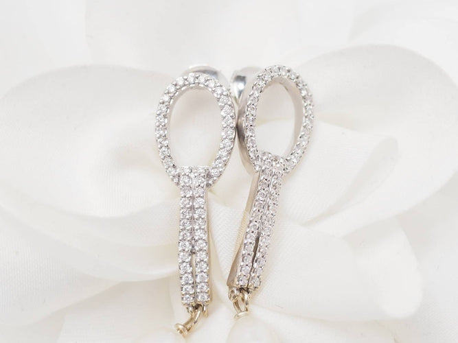 Boucles d'oreilles Boucles d'oreilles pendantes en or blanc, diamants et perles de culture 58 Facettes 33102