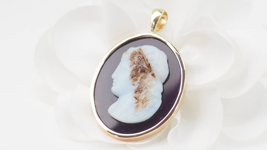 Pendentif Pendentif camée sur agate bleue en or jaune 14 kt 58 Facettes 32798