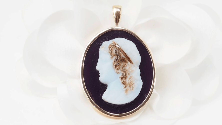 Pendentif Pendentif camée sur agate noire en or jaune 14k 58 Facettes 32798