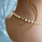 Collar de perlas cultivadas rubíes diamantes oro amarillo de 18 quilates joyería de segunda mano seguridad.jpg