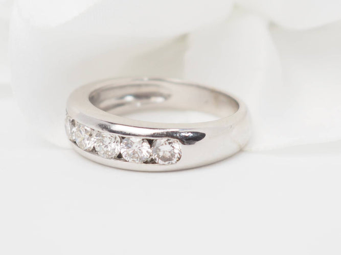 Bague 52.5 Demi-alliance - Bague en or blanc et diamants 58 Facettes 33105