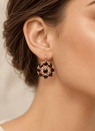 Boucles d'oreilles Boucles d'oreilles dormeuses en or jaune et grenat 58 Facettes 33473