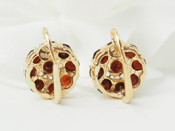 Boucles d'oreilles Boucles d'oreilles dormeuses en or jaune et grenats 58 Facettes 33473