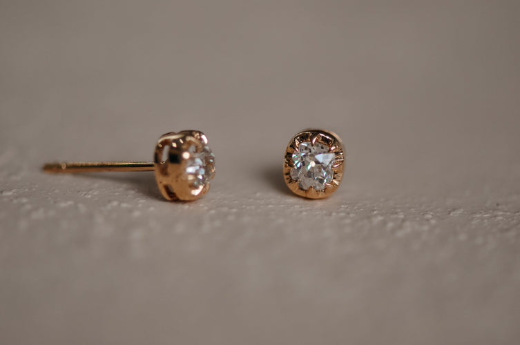 Boucles d'oreilles Boucles d’oreilles puces anciennes en or 18K et diamants taille ancienne 58 Facettes
