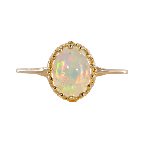 Ring i 14 kt gult gull med naturlig hvit opal 