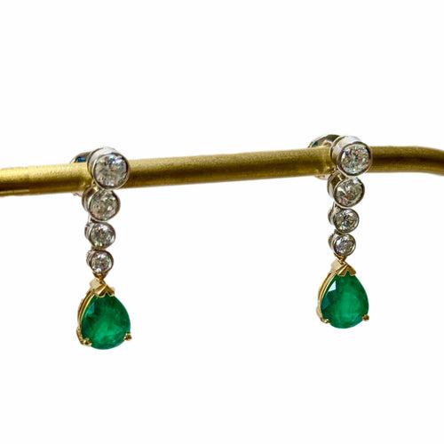 Boucles d'oreilles Boucles d'oreilles - Pendants en or gris 18K émeraudes 58 Facettes REF24017-181