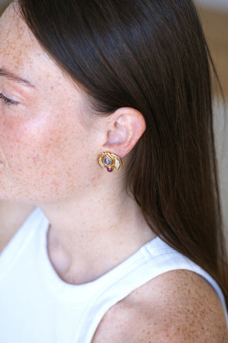 Boucles d'oreilles Boucles d'oreilles en or jaune, saphirs, rubis et diamants 58 Facettes