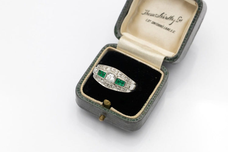 exclusive-platinum-signet-ring-with-diamonds-and-emeralds-mid-20th-century (5).jpg