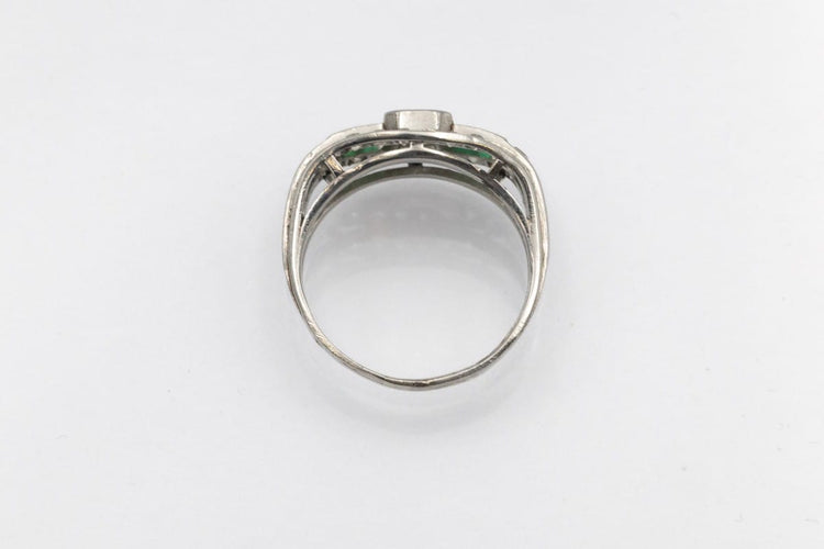 exclusive-platinum-signet-ring-with-diamonds-and-emeralds-mid-20th-century (7).jpg