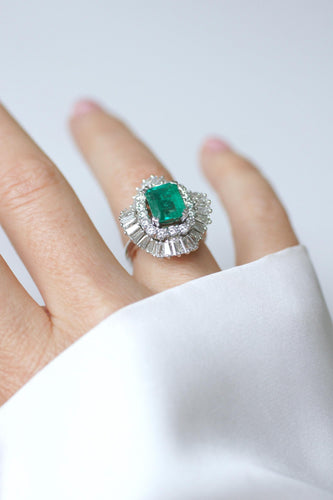 Bague 51 Bague Jupe - Émeraude colombienne, diamants et or blanc 58 Facettes