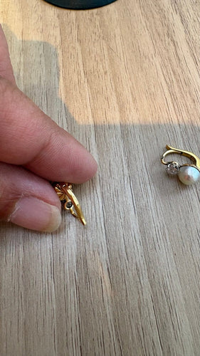 Boucles d'oreilles Boucles d'oreilles dormeuses en or jaune, perles et diamants 58 Facettes Boucles 001