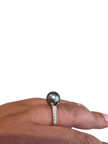 Bague 54 Bague en or blanc, perle de Tahiti et diamants 58 Facettes Bague 001