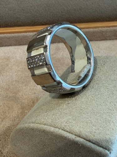 31100140 E.JPG