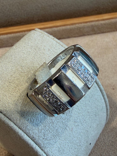 31100140 D.JPG