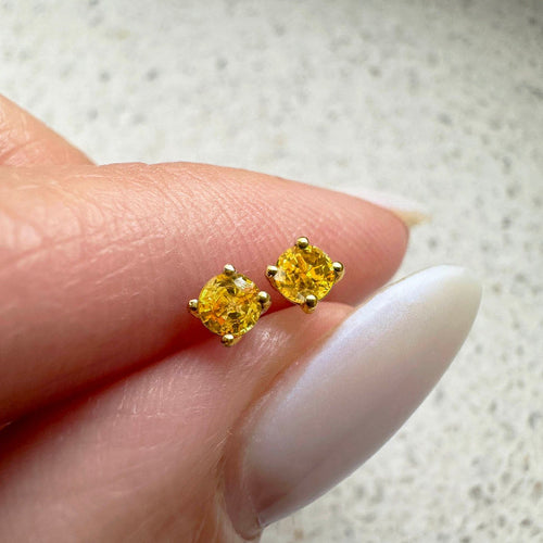 single-tulip-yellow-tourmaline-earring-18k-gold-3.jpg