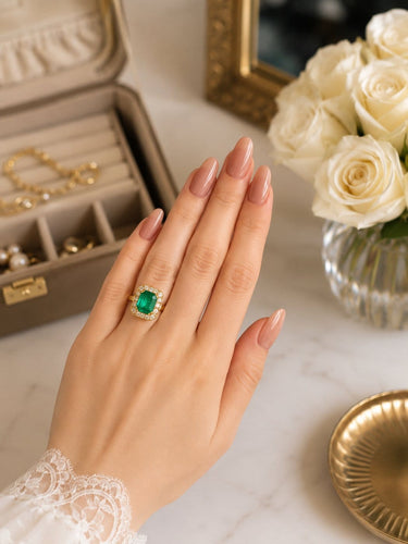 Bague 58 Empress - Bague en or jaune avec émeraude et diamants 58 Facettes 50474