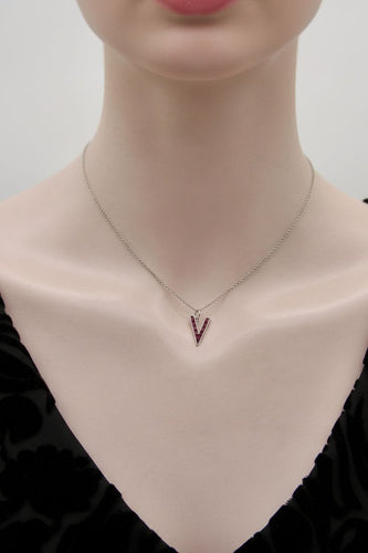 Retro Pendant - V for Victory Pendant in platinum and ruby 58 Facettes 11147