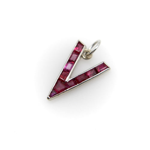 Retro Pendant - V for Victory Pendant in platinum and ruby 58 Facettes 11147