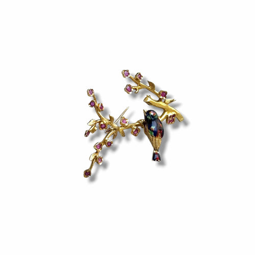 Broche Broche oiseau dans un cerisier en or jaune 18K, rubis 58 Facettes REF2503-270