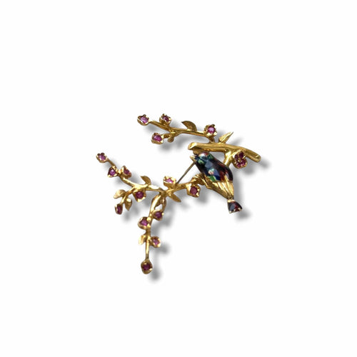 Broche Broche oiseau dans un cerisier en or jaune 18K, rubis 58 Facettes REF2503-270