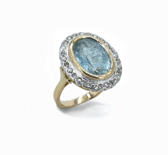 ring i gult guld med akvamarin och diamanter foto.jpg