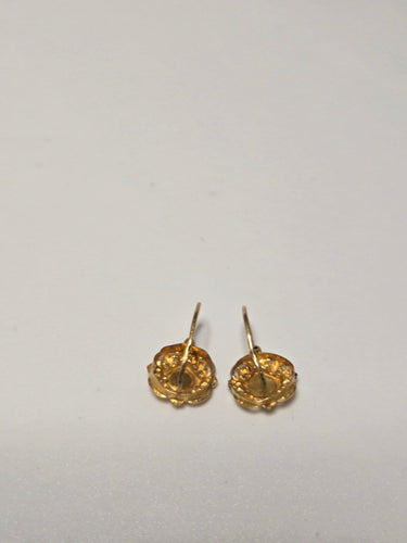 Boucles d'oreilles Boucles d’oreilles dormeuses anciennes en or jaune 18 ct et demi-perles 58 Facettes Bo_01