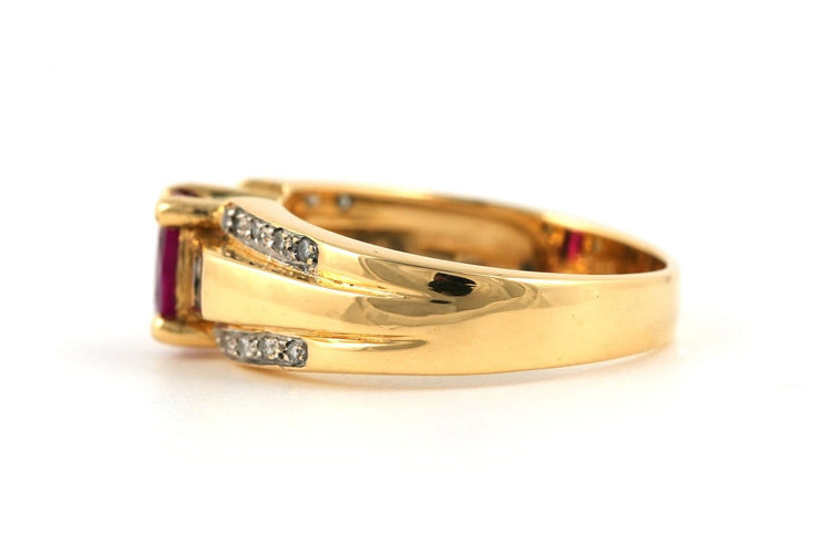 Bague 51 Bague contemporaine en or jaune, rubis et diamants 58 Facettes 23857