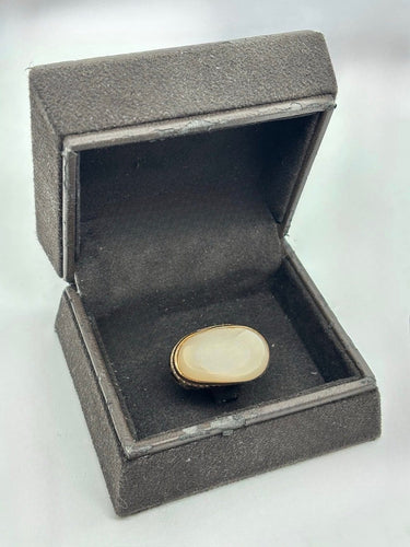 Bague_l_gante_Anjara_en_or_jaune_avec_pierre_de_lune_quartz_fum_et_pavage_de_diamants.jpg