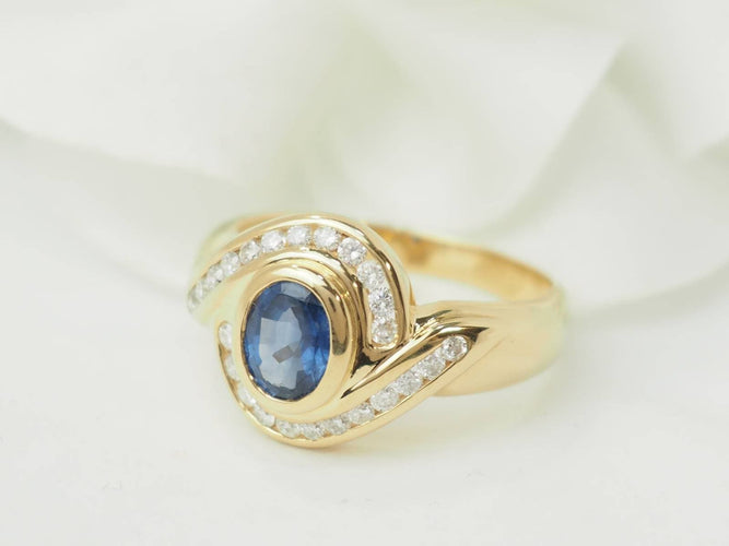 Bague 54 Bague en or jaune, saphir ovale et diamants 58 Facettes 33549