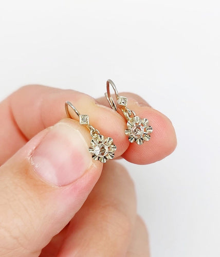 Boucles d'oreilles Boucles d'oreilles dormeuses antiques en or blanc et diamants 58 Facettes A07375