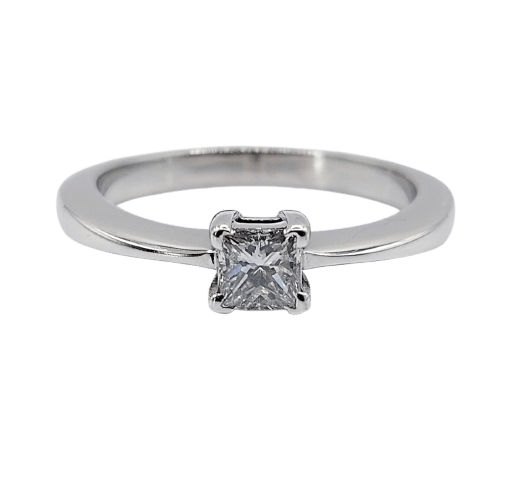 Bague 49 Bague solitaire vintage en or blanc 18k et diamant princesse 58 Facettes A07424