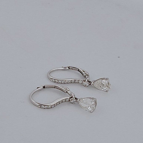 Boucles d'oreilles Boucles d'oreilles en or blanc et diamants 58 Facettes 2090701